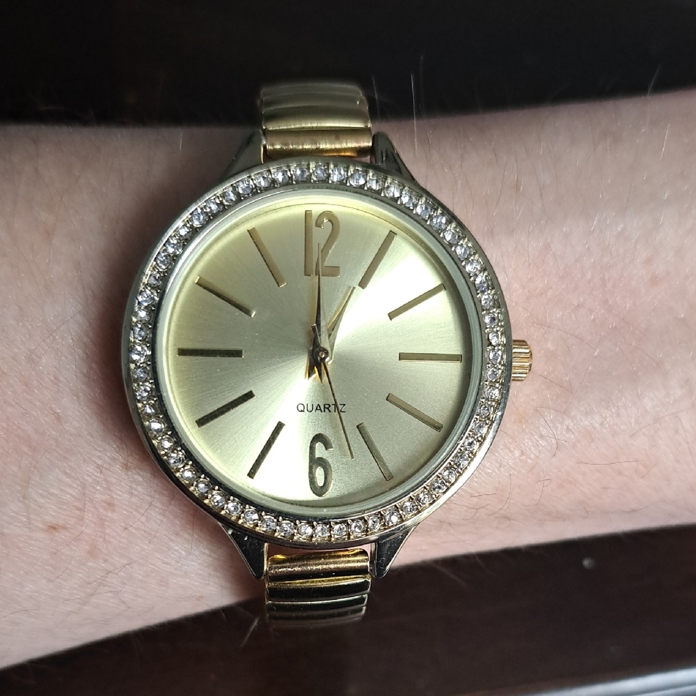 Elegant Gold Tone Women's Quartz Watch